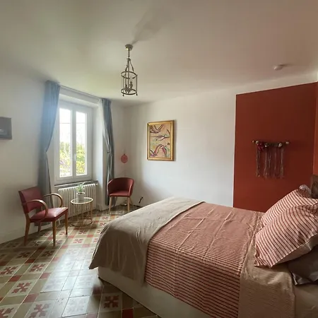 Les Volets Verts Bed & Breakfast *