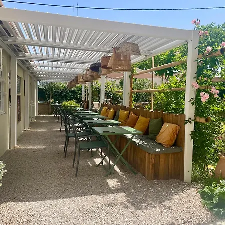 Les Volets Verts Bed & Breakfast