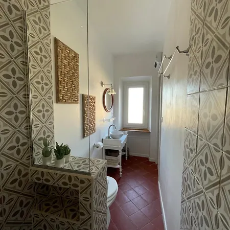 Les Volets Verts Bed & Breakfast *
